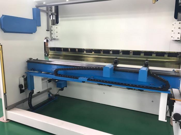 Yawei china AHYW Made XRZ1Z2 CNC 4axis automatische kantpers buigt terug meters produceert