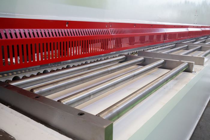 heavy duty front sheet support table for yawei HGS 16mm 9M cnc guillotine